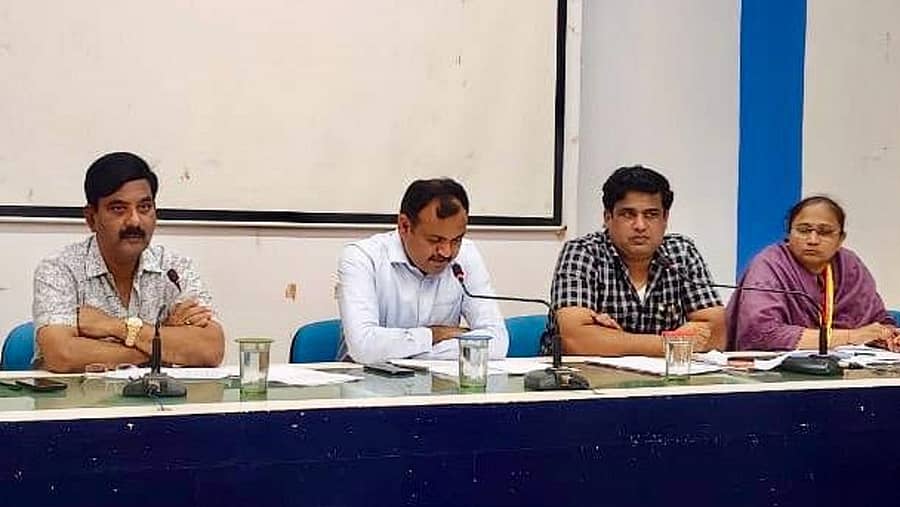 ಹುಬ್ಬಳ್ಳಿಯಲ್ಲಿ ನಡೆದ ಪಲ್ಸ್ ಪೋಲಿಯೊ ಲಸಿಕಾ ಕಾರ್ಯಕ್ರಮದ ಪೂರ್ವಭಾವಿ ಸಭೆಯಲ್ಲಿ ಹುಬ್ಬಳ್ಳಿ–ಧಾರವಾಡ ಮಹಾನಗರ ಪಾಲಿಕೆ ಆಯುಕ್ತ ರುದ್ರೇಶ ಘಾಳಿ ಮಾತನಾಡಿದರು