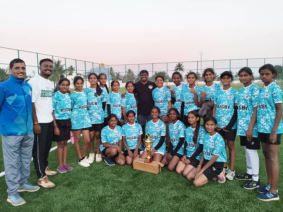 ಬಾಲಕಿಯರ ರಾಜ್ಯಮಟ್ಟದ ರಗ್ಬಿ ಚಾಂಪಿಯನ್ಶಿಪ್ನಲ್ಲಿ ವಿಜೇತರಾದ ಗುಂಡ್ಲುಪೇಟೆ ಬಾಲಕಿಯರ ತಂಡ
