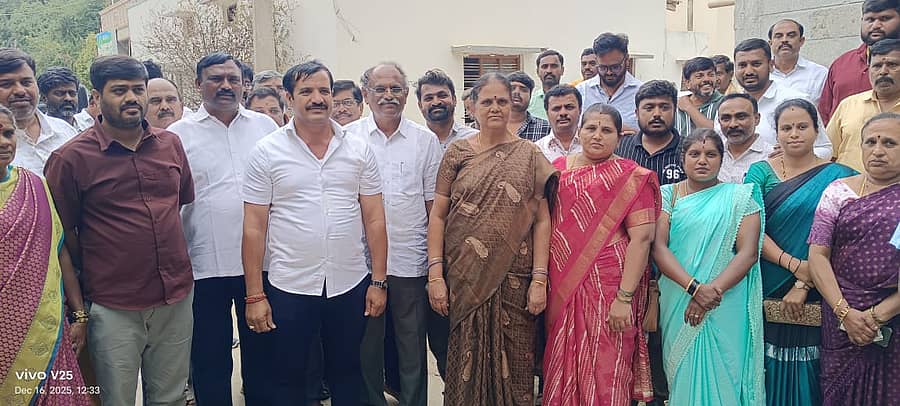 ಅವಿಶ್ವಾಸ ನಿರ್ಣಯದ ಪರ ಮತ ಚಲಾಯಿಸಿದ ಕನ್ನಮಂಗಲ ಗ್ರಾಮ ಪಂಚಾಯಿತಿ ಸದಸ್ಯರು