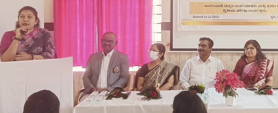 ಸಂತೇಮರಹಳ್ಳಿಯ ಸಮುದಾಯ ಆರೋಗ್ಯ ಕೇಂದ್ರದಲ್ಲಿ ನಡೆದ ಅಂಗನವಾಡಿ ಮಕ್ಕಳ ವಾಕ್ ಮತ್ತು ಶ್ರವಣ ಪರೀಕ್ಷಾ ಹಾಗೂ ಪ್ರಯಾಸ್ ಕಾರ್ಯಕ್ರಮಕ್ಕೆ ಜಿಲ್ಲಾಧಿಕಾರಿ ಶಿಲ್ಪನಾಗ್ ಚಾಲನೆ ನೀಡಿ ಮಾತನಾಡಿದರು