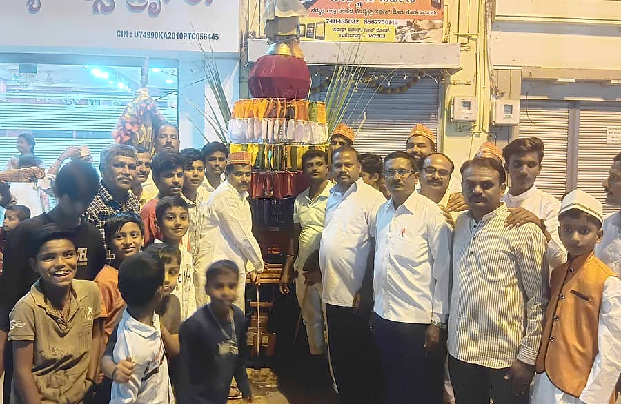 ಗುಳೇದಗುಡ್ಡದಲ್ಲಿ ಬಸವೇಶ್ವರ ದೇವಸ್ಥಾನದ ರಥೋತ್ಸವ ನಡೆಯಿತು