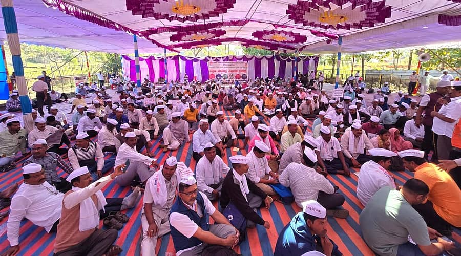 <div class="paragraphs"><p>ಬೆಳಗಾವಿಯ ಸುವರ್ಣ ವಿಧಾನಸೌಧ ಬಳಿ ಇರುವ ವೇದಿಕೆಯಲ್ಲಿ ಅಖಿಲ ಕರ್ನಾಟಕ ಅನುದಾನಿತ ಶಾಲಾ ಕಾಲೇಜುಗಳ ನೌಕರರ ಸಂಘದವರು ಪ್ರತಿಭಟನೆ ನಡೆಸಿದರು</p></div>