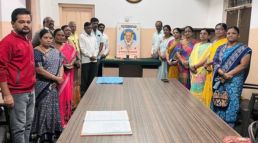 ಗದಗ ನಗರದ ವೀರಶೈವ ವಾಚನಾಲಯದ ಆವರಣದಲ್ಲಿ ಶಾಮನೂರು ಶಿವಶಂಕರಪ್ಪ ಅವರ ನಿಧನಕ್ಕೆ ಶ್ರದ್ಧಾಂಜಲಿ ಸಭೆ ನಡೆಸಲಾಯಿತು