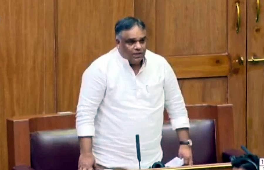 ಬೆಳಗಾವಿಯ ಸುವರ್ಣ ಸೌಧದಲ್ಲಿ ನಡೆದ ಚಳಿಗಾಲ ಅಧಿವೇಶನದಲ್ಲಿ ಶಿಗ್ಗಾವಿ-ಸವಣೂರು ಶಾಸಕ ಯಾಸೀರ ಅಹ್ಮದಖಾನ ಪಠಾಣ ಮಾತನಾಡಿದರು.