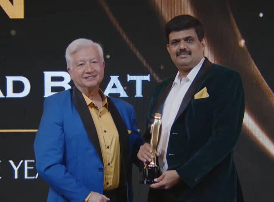 ವಿಶ್ವದ ಅತ್ಯುತ್ತಮ ಮೂತ್ರಾಂಗ ಹಾಗೂ ಕಾಮಶಾಸ್ತ್ರಜ್ಞ ಪ್ರಶಸ್ತಿಯನ್ನು ಶಿರಸಿಯ ಡಾ.ಗಜಾನನ ಭಟ್ ಅವರಿಗೆ ಜಾನ್ ತರಂತಿನೋ ಪ್ರದಾನ ಮಾಡಿದರು.