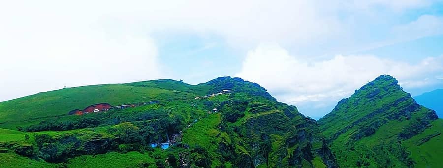 ಚಿಕ್ಕಮಗಳೂರಿನ ಮಾಣಿಕ್ಯಧಾರಾ ಜಲಪಾತ ಮತ್ತು ದೇವೀರಮ್ಮ ಬೆಟ್ಟದ ವೈಮಾನಿಕ ದೃಶ್ಯ