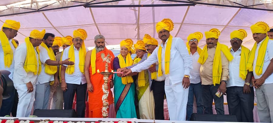 ಹೊನ್ನಾಳಿಯಲ್ಲಿ ಹಮ್ಮಿಕೊಂಡಿದ್ದ ಕನಕದಾಸರ ಜಯಂತ್ಯುತ್ಸವ ಸಮಾರಂಭವನ್ನು ರಾಜ್ಯ ಮಹಿಳಾ ಆಯೋಗದ ಅಧ್ಯಕ್ಷೆ ನಾಗಲಕ್ಷ್ಮಿ ಜೌದರಿ ಉದ್ಘಾಟಿಸಿದರು