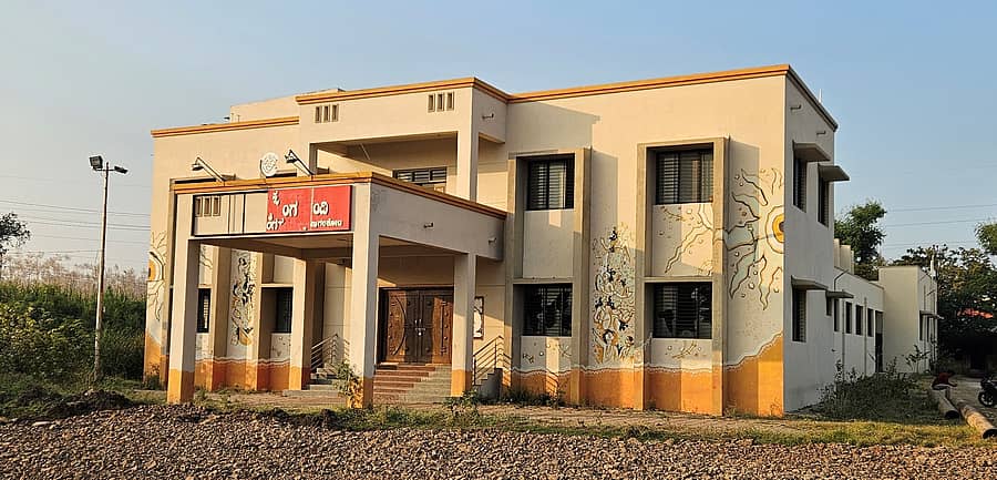 ಮಹಾಲಿಂಗಪುರದ ಕೌಜಲಗಿ ನಿಂಗಮ್ಮ ರಂಗಮಂದಿರ