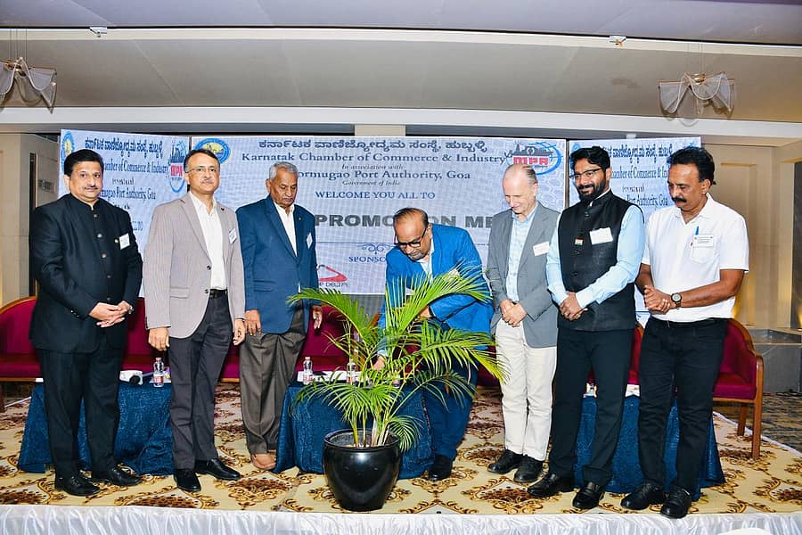 ಹುಬ್ಬಳ್ಳಿಯಲ್ಲಿ ಗುರುವಾರ ಕರ್ನಾಟಕ ವಾಣಿಜ್ಯೋದ್ಯಮ ಸಂಸ್ಥೆ ಆಯೋಜಿಸಿದ್ದ ‘ವ್ಯಾಪಾರ ಉತ್ತೇಜನ ಸಭೆ’ಯನ್ನು ಗಣ್ಯರು ಉದ್ಘಾಟಿಸಿದರು