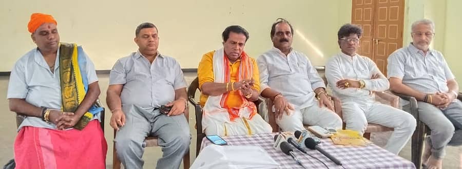 ಪತ್ರಿಕಾಗೋಷ್ಠಿಯಲ್ಲಿ ಪ್ರಮೋದ್ ಕುಮಾರ್ ರೈ ಮಾತನಾಡಿದರು. ಕಮಲಾಕ್ಷ ಪಂಬದ, ಜನಾರ್ದನ ಅರ್ಕುಳ, ಜಗದೀಶ್ ಅಧಿಕಾರಿ, ಯೋಗೀಶ್ ಶೆಟ್ಟಿ ಜಪ್ಪು ಹಾಗೂ ಕಿರಣ್ ಉಪಾಧ್ಯಾಯ ಪಾಲ್ಗೊಂಡಿದ್ದರು