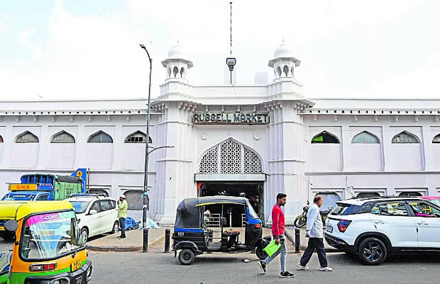 <div class="paragraphs"><p>ಶಿವಾಜಿನಗರದ ರಸೆಲ್ ಮಾರುಕಟ್ಟೆ</p></div>