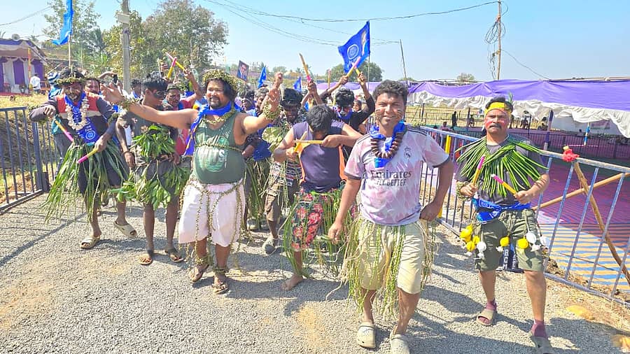 <div class="paragraphs"><p>ಬೆಳಗಾವಿ ಅಧಿವೇಶನ: ನೃತ್ಯ ಮಾಡಿ ಪ್ರತಿಭಟನೆ ಮಾಡಿದ ಹಕ್ಕಿಪಿಕ್ಕಿ ಸಮುದಾಯ</p></div>