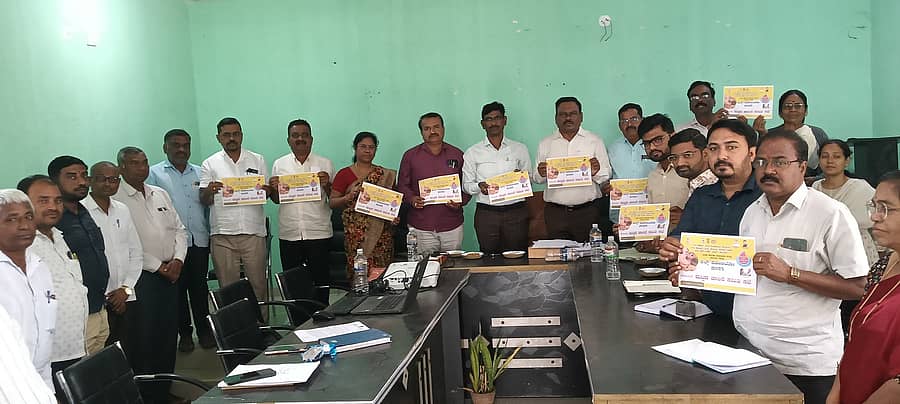 ಚಿಂಚೋಳಿಯಲ್ಲಿ ಪಲ್ಸ್ ಪೋಲಿಯೋ ಕಾರ್ಯಪಡೆಯ ಸಭೆಯಲ್ಲಿ ಪಲ್ಸ್ ಪೊಲಿಯೋ ಅಭಿಯಾನದ ಭಿತ್ತಿ ಪತ್ರಗಳನ್ನು ತಹಶೀಲ್ದಾರ್ ಸುಬ್ಬಣ್ಣ ಜಮಖಂಡಿ ಬಿಡುಗಡೆ ಮಾಡಿದರು