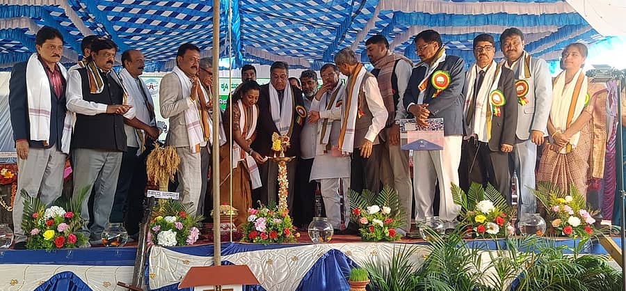 ಮೂಡಿಗೆರೆ ಕೆವಿಕೆ ಆವರಣದಲ್ಲಿ ಏರ್ಪಡಿಸಿದ್ದ ಕೃಷಿ ಮತ್ತು ತೋಟಗಾರಿಕಾ ಮೇಳವನ್ನು ಶಾಸಕಿ ನಯನಾ ಮೋಟಮ್ಮ ಉದ್ಘಾಟಿಸಿದರು