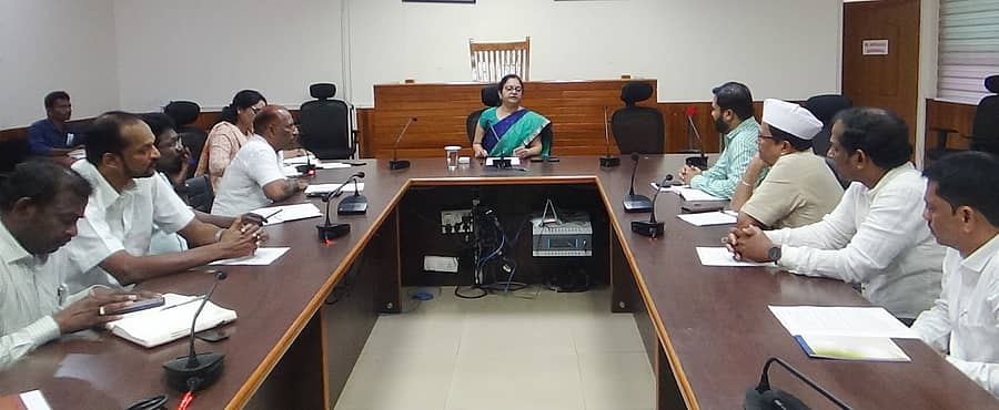 ಜಿಲ್ಲಾಧಿಕಾರಿ ಅಧ್ಯಕ್ಷತೆಯಲ್ಲಿ ಜಿಲ್ಲಾ ಕನ್ನಡ ಜಾಗೃತಿ ಸಮಿತಿ ಸಭೆ ಜರುಗಿತು