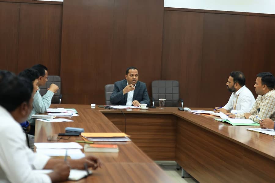 ತೊಗರಿ ಖರೀದಿ ಸಂಬಂಧ ಬಳ್ಳಾರಿ ಜಿಲ್ಲಾಡಳಿತ ಭವನದಲ್ಲಿ ಶುಕ್ರವಾರ ಅಧಿಕಾರಿಗಳ ಸಭೆ ನಡೆಸಿದ ಜಿಲ್ಲಾಧಿಕಾರಿ ನಾಗೇಂದ್ರ ಪ್ರಸಾದ್ ಕೆ.