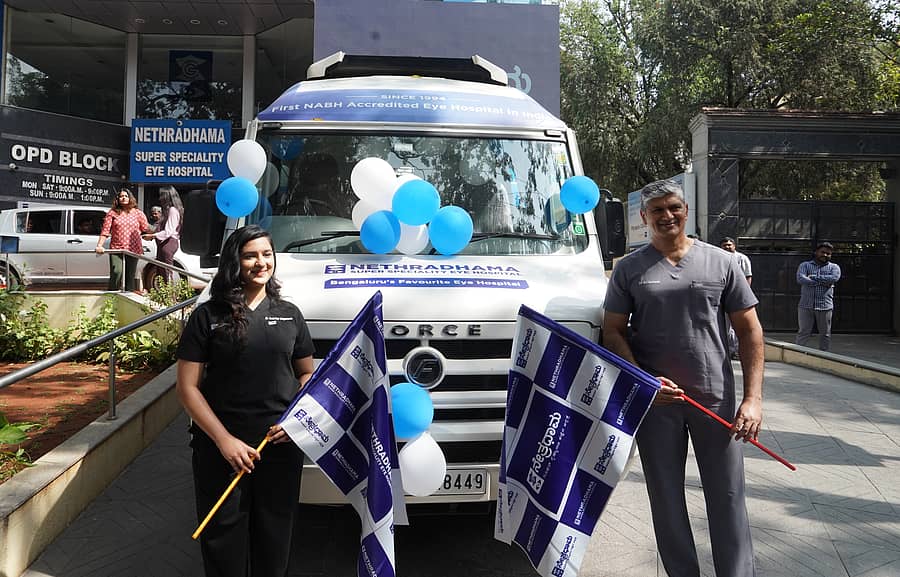 ಬ್ಲೇಡ್ ರಹಿತ ಶಸ್ತ್ರಚಿಕಿತ್ಸೆ ನಡೆಸುವ ಸಂಚಾರಿ ಘಟಕಕ್ಕೆ ಡಾ.ಸುಪ್ರಿಯಾ ಶ್ರೀಗಣೇಶ್ ಮತ್ತು ಡಾ.ಶ್ರೀಗಣೇಶ್ ಚಾಲನೆ ನೀಡಿದರು