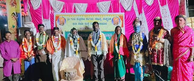 ವಡಗೇರಾ ತಾಲ್ಲೂಕಿನ ಕಾಡಂಗೇರಾ(ಬಿ) ಗ್ರಾಮದಲ್ಲಿ ಗುರು-ಶಿಷ್ಯ ಎಂಬ ಪೌರಾಣಿಕ ನಾಟಕೋತ್ಸವವನ್ನು ಬಸ್ಸಯ್ಯಸ್ವಾಮಿ ಹಿರೇಮಠ ಅವರು ಉದ್ಘಾಟಿಸಿದರು