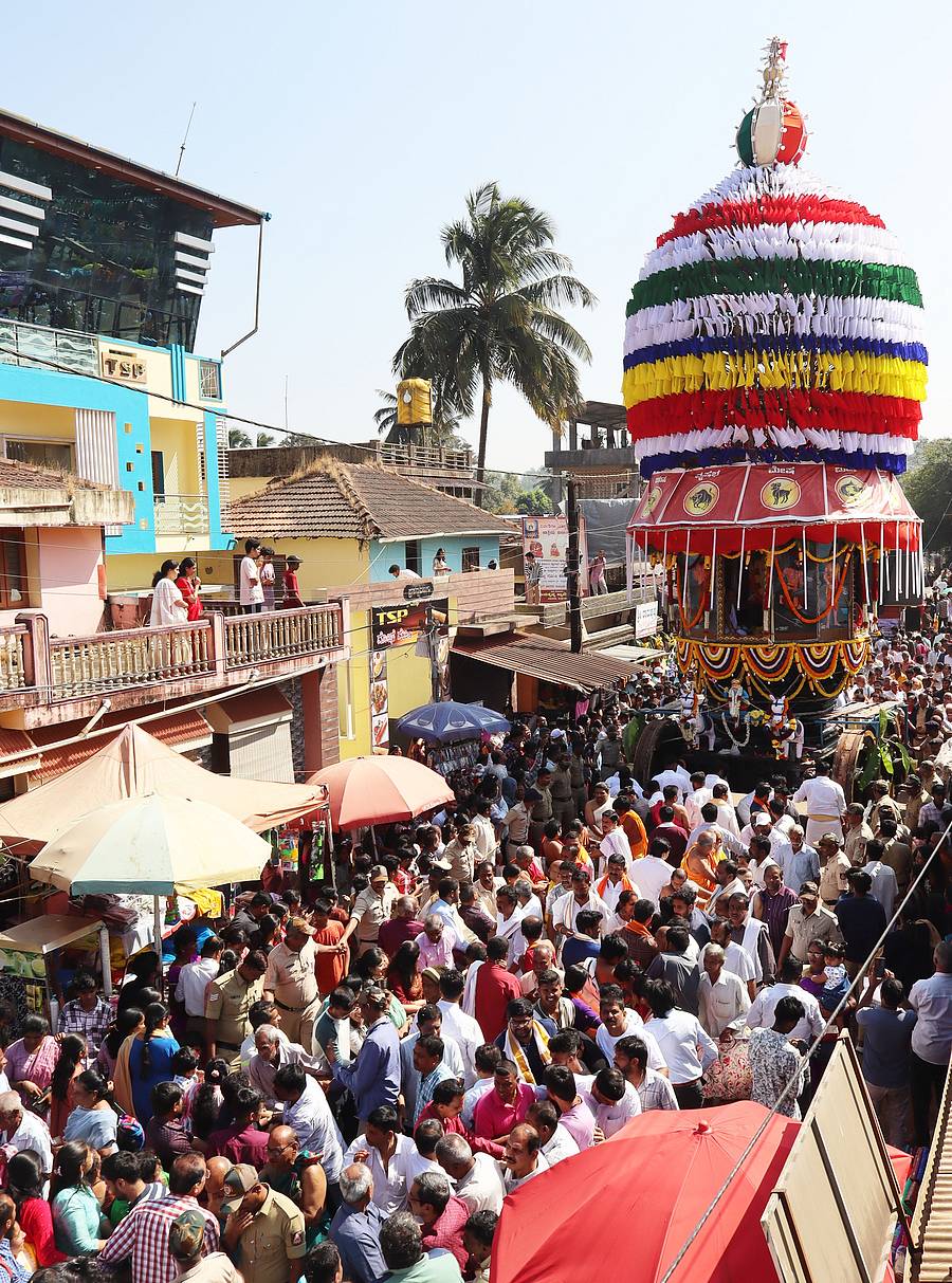 ತೀರ್ಥಹಳ್ಳಿಯ ಪುರಾಣ ಪ್ರಸಿದ್ಧ ರಾಮೇಶ್ವರ ದೇವರ ರಥೋತ್ಸವ ಶನಿವಾರ ನಡೆಯಿತು
