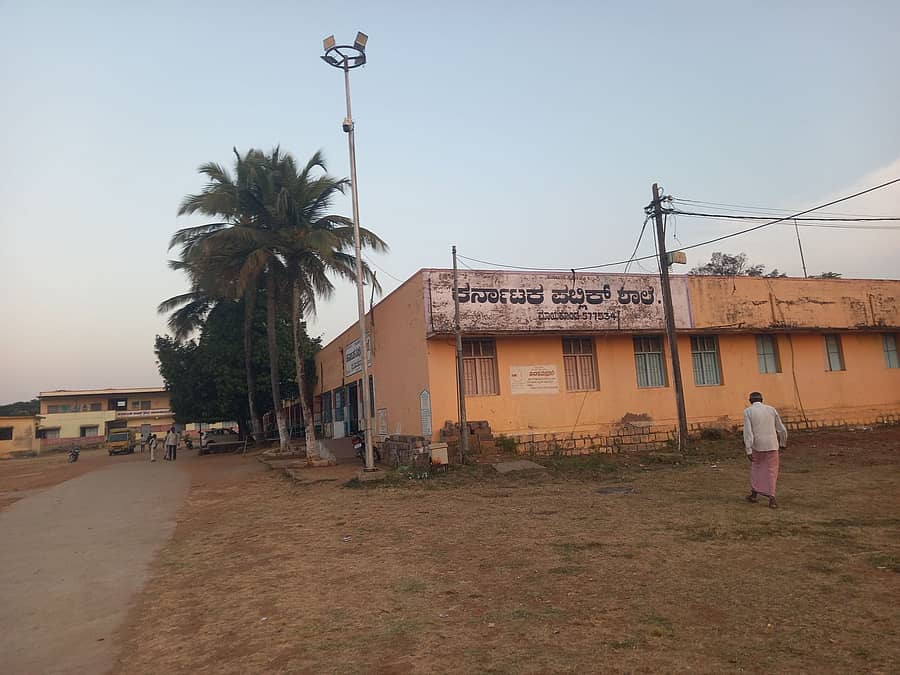 ಶಿಥಿಲಾವಸ್ಥೆಗೆ ತಲುಪಿರುವ ಮಾಯಕೊಂಡದ ಕೆಪಿಎಸ್ ಶಾಲಾ ಕಟ್ಟಡ