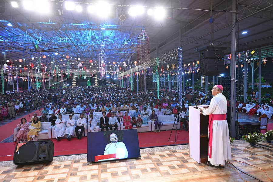 <div class="paragraphs"><p>ಮೂಡುಬಿದಿರೆಯ ಕೃಷಿಸಿರಿ ವೇದಿಕೆಯಲ್ಲಿ ಶುಕ್ರವಾರ ನಡೆದ ಆಳ್ವಾಸ್ ಕ್ರಿಸ್ಮಸ್ ಸಂಭ್ರಮದಲ್ಲಿ&nbsp;ಮಂಗಳೂರು ಧರ್ಮಪ್ರಾಂತ್ಯದ ನಿವೃತ್ತ ಬಿಷಪ್ ವಂದನೀಯ ಡಾ. ಪೀಟರ್ ಪಾವ್ಲ್ ಸಲ್ಡಾನಾ ಮಾತನಾಡಿದರು</p></div>