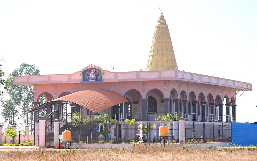 ಬೀದರ್ ತಾಲ್ಲೂಕಿನ ಹೊನ್ನಿಕೇರಿ ಸಮೀಪದ ಸಾಯಿ ಬಾಬಾ ಮಂದಿರ