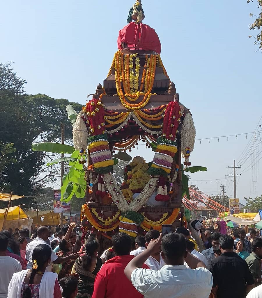 ಸೋಂಪುರ ಸೋಮೇಶ್ವರಸ್ವಾಮಿಯ ರಥೋತ್ಸವ ಶನಿವಾರ ನಡೆಯಿತು