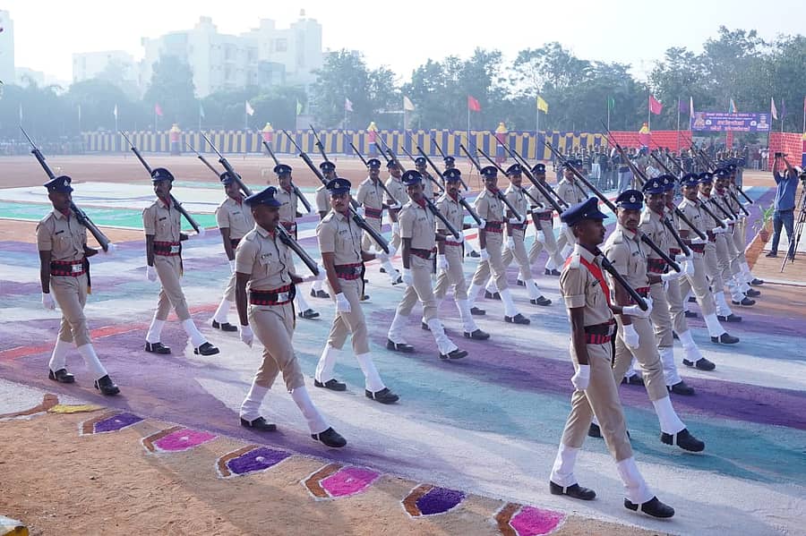 ಥಣಿಸಂದ್ರದ ಪೊಲೀಸ್‌ ತರಬೇತಿ ಶಾಲೆಯಲ್ಲಿ ನಾಗರಿಕ ಪೊಲೀಸ್ ಕಾನ್‌ಸ್ಟೆಬಲ್‌ಗಳ 8ನೇ ತಂಡದ ನಿರ್ಗಮನ ಪಥಸಂಚಲನ ಶನಿವಾರ ನಡೆಯಿತು