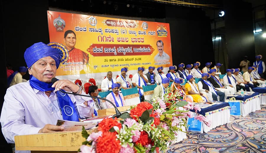 ರಾಯಚೂರಿನಲ್ಲಿ ಶನಿವಾರ ನಡೆದ 11ನೇ ಅಖಿಲ ಭಾರತ ದಲಿತ ಸಾಹಿತ್ಯ ಸಮ್ಮೇಳನದಲ್ಲಿ ಸಾಹಿತಿ ಪ್ರೊ.ಬರಗೂರು ರಾಮಚಂದ್ರಪ್ಪ ಮಾತನಾಡಿದರು