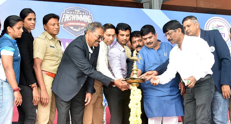 ರಾಷ್ಟ್ರೀಯ ಫಿನ್ ಸ್ವಿಮ್ಮಿಂಗ್ ಚಾಂಪಿಯನ್ಷಿಪ್ಗೆ ಶಾಸಕ ವೇದವ್ಯಾಸ ಕಾಮತ್ ಚಾಲನೆ ನೀಡಿದರು