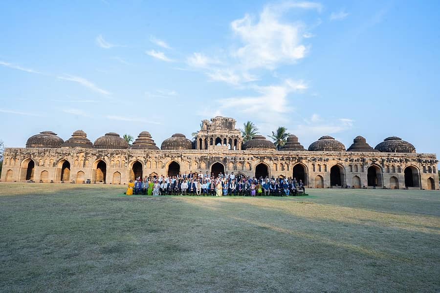 <div class="paragraphs"><p>ಹಂಪಿಯ ಆನೆಲಾಯ ಬಳಿ ಅಧಿಕಾರಿಗಳೊಂದಿಗೆ ಕೇಂದ್ರ ಹಣಕಾಸು ಸಚಿವೆ ನಿರ್ಮಲಾ ಸೀತಾರಾಮನ್</p></div>