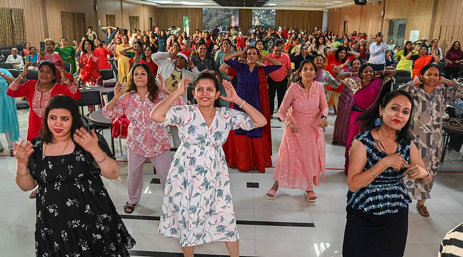 <div class="paragraphs"><p>ಕಾರ್ಯಕ್ರಮದಲ್ಲಿ ಪಾಲ್ಗೊಂಡಿದ್ದ ಮಹಿಳೆಯರು ಜುಂಬಾ ಡಾನ್ಸ್ ಮಾಡಿದರು </p></div>