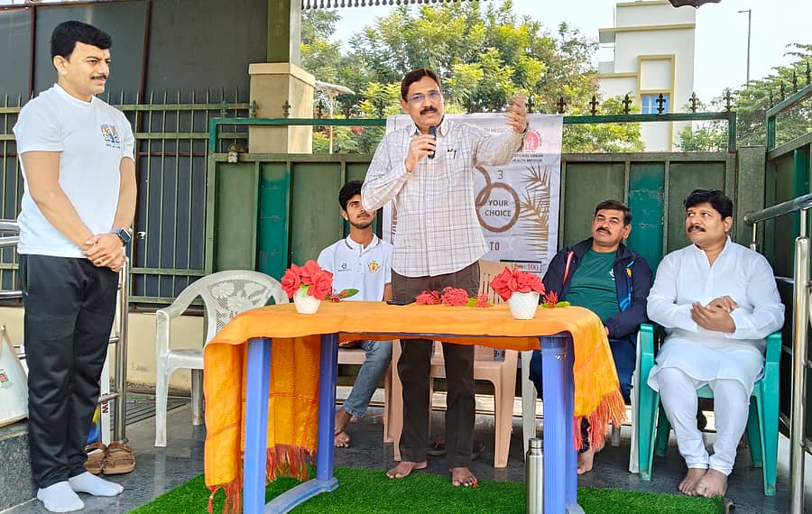 ಕಾರ್ಯಕ್ರಮದಲ್ಲಿ ಡಾ.ಜಿ.ಡಿ.ರಾಘವನ್ ಮಾತನಾಡಿದರು. ಅನಿಲ್ ಕುಮಾರ್ ರಾಯ್ಕರ್, ಎ.ಎ. ರೋಹಿತ್, ಎನ್.ಕೆ. ಕೊಟ್ರೇಶ್, ತೀರ್ಥರಾಜ ಹೋಲೂರ್ ಉಪಸ್ಥಿತರಿದ್ದರು 