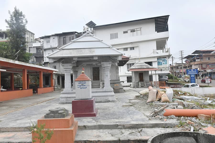 <div class="paragraphs"><p>ಸುಂಟಿಕೊಪ್ಪ ಶ್ರೀಪುರಂ ಅಯ್ಯಪ್ಪ ಸ್ವಾಮಿ ಕ್ಷೇತ್ರದಲ್ಲಿ ಉದ್ಘಾಟನೆಗೆ ಸಿದ್ಧವಾಗಿರುವ ಮುಖಮಂಟಪ (ತೀರ್ಥಮಂಟಪ)</p></div>