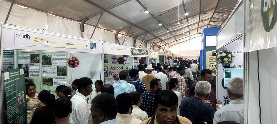 ಬಾಳೆಹೊನ್ನೂರು ಸಮೀಪದ ಸೀಗೋಡಿನ ಕಾಫಿ ಸಂಶೋಧನಾ ಕೇಂದ್ರದ ಶತಮಾನೋತ್ಸವ ಸಮಾರಂಭದ ಪ್ರದರ್ಶನ ಮಳಿಗೆಗಳಿಗೆ ಮುಗಿಬಿದ್ದ ಜನ