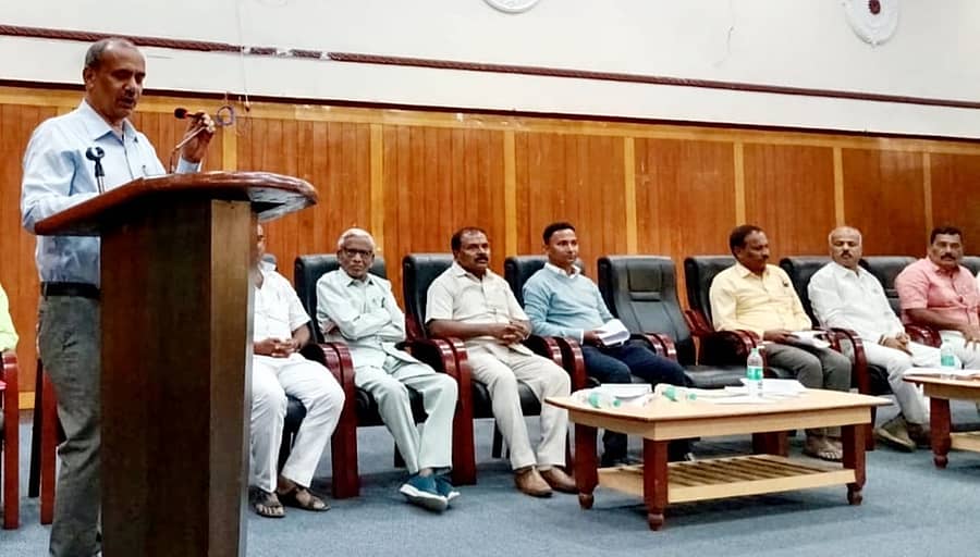 ಗದಗ ಜಿಲ್ಲಾಧಿಕಾರಿ ಕಚೇರಿಯಲ್ಲಿ ನಡೆದ ಸಭೆಯಲ್ಲಿ ಜಿಲ್ಲಾಧಿಕಾರಿ ಸಿ.ಎನ್.ಶ್ರೀಧರ್ ಮಾತನಾಡಿದರು