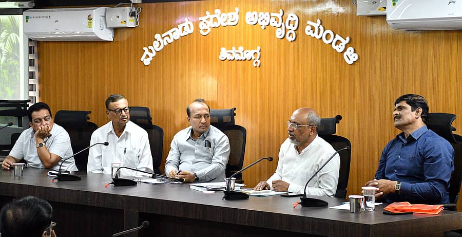 ಶಿವಮೊಗ್ಗದಲ್ಲಿ ಸೋಮವಾರ ಮಲೆನಾಡು ಪ್ರದೇಶಾಭಿವೃದ್ಧಿ ಮಂಡಳಿ ಕಚೇರಿಯಲ್ಲಿ ನಡೆದ ಸಭೆಯ ನೋಟ