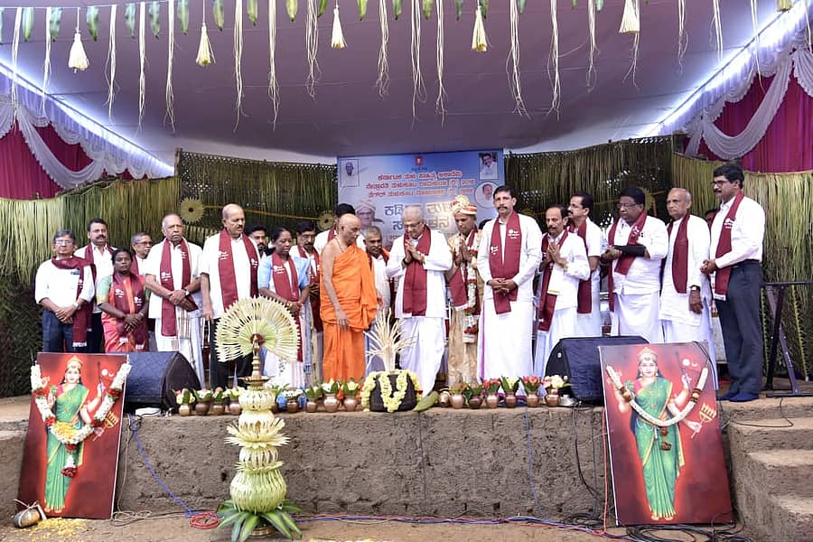 ಕಡಬ ತಾಲ್ಲೂಕು ತುಳು ಸಮ್ಮೇಳನವನ್ನು ಧರ್ಮದರ್ಶಿ ವೀರೇಂದ್ರ ಹೆಗ್ಗಡೆ ಉದ್ಘಾಟಿಸಿದರು 