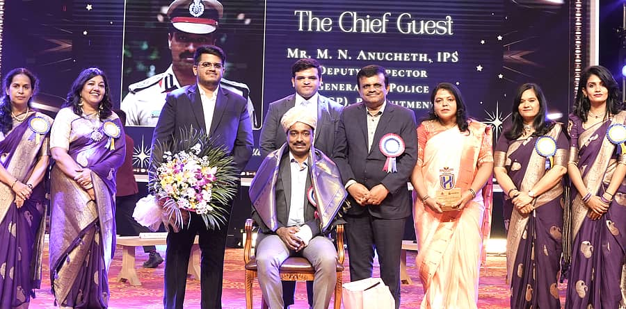 ಅನುಚೇತ್‌ ಅವರನ್ನು ಎಸ್‌.ಶಿವಕುಮಾರ್‌ ಪುರಸ್ಕರಿಸಿದರು. ಜ್ಯೋತಿ ಕಾಮತ್‌, ಬಿಂದು ಶರ್ಮ, ಹರ್ಷ, ಯಶಸ್‌, ಗಿರಿಜಾ, ಪೂರ್ಣಿಮಾ, ಪ್ರೀತಿ.ಕೆ.ಚೌಧರಿ ಉಪಸ್ಥಿತರಿದ್ದರು