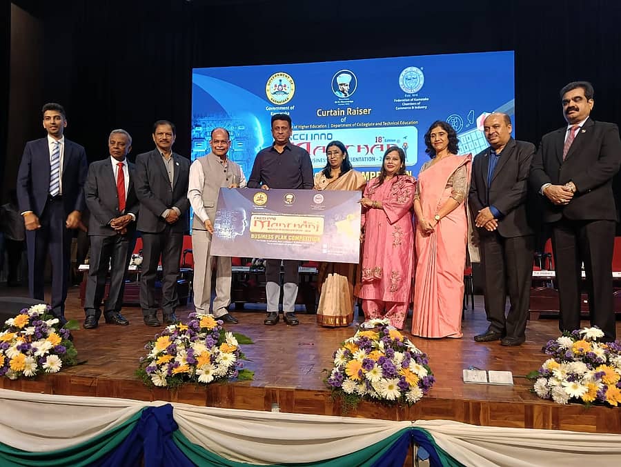 ಮಂಥನ್–2026ಕ್ಕೆ ಉನ್ನತ ಶಿಕ್ಷಣ ಸಚಿವ ಎಂ.ಸಿ.ಸುಧಾಕರ್ ಚಾಲನೆ ನೀಡಿದರು. ಈ ವೇಳೆ ಎಫ್ಕೆಸಿಸಿಐ ಪದಾಧಿಕಾರಿಗಳು, ಸರ್ಕಾರ ವಿವಿಧ ಇಲಾಖೆಯ ಅಧಿಕಾರಿಗಳು ಇದ್ದರು