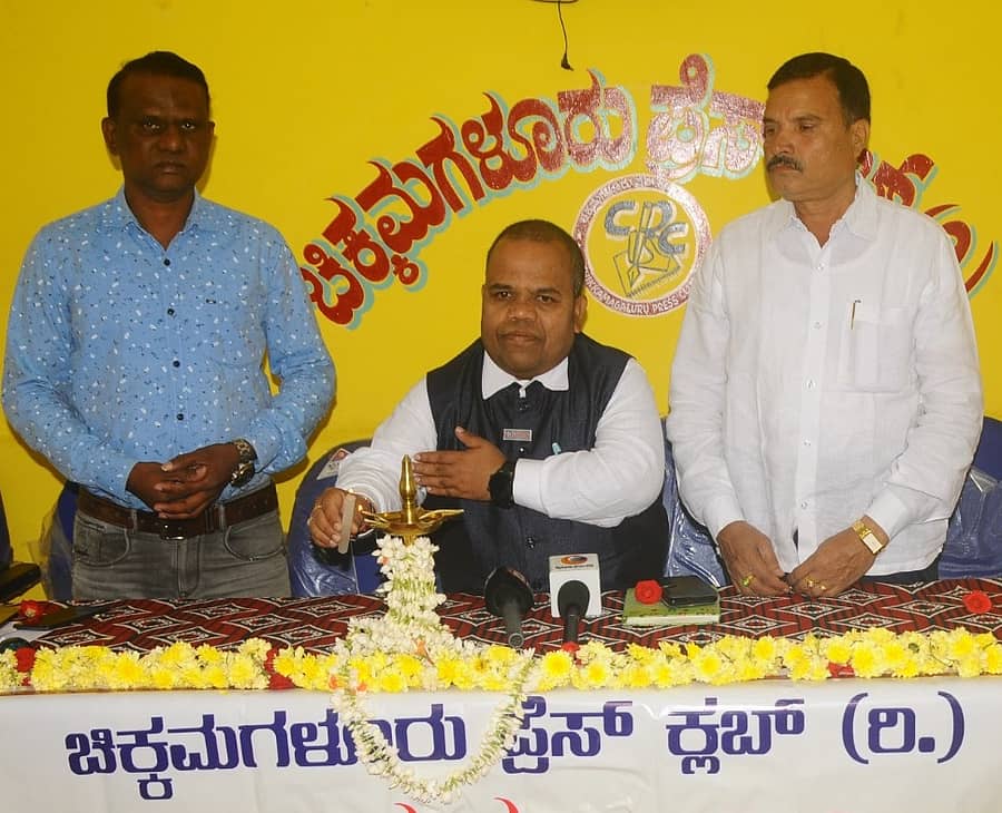 ಪ್ರೆಸ್ಕ್ಲಬ್ನಲ್ಲಿ ನಡೆದ ಸಂವಾದ ಕಾರ್ಯಕ್ರಮವನ್ನು ಲೀಡ್ ಬ್ಯಾಂಕ್ ವ್ಯವಸ್ಥಾಪಕ ಎಚ್.ಎನ್.ಮಹೇಶ್ ಉದ್ಘಾಟಿಸಿದರು