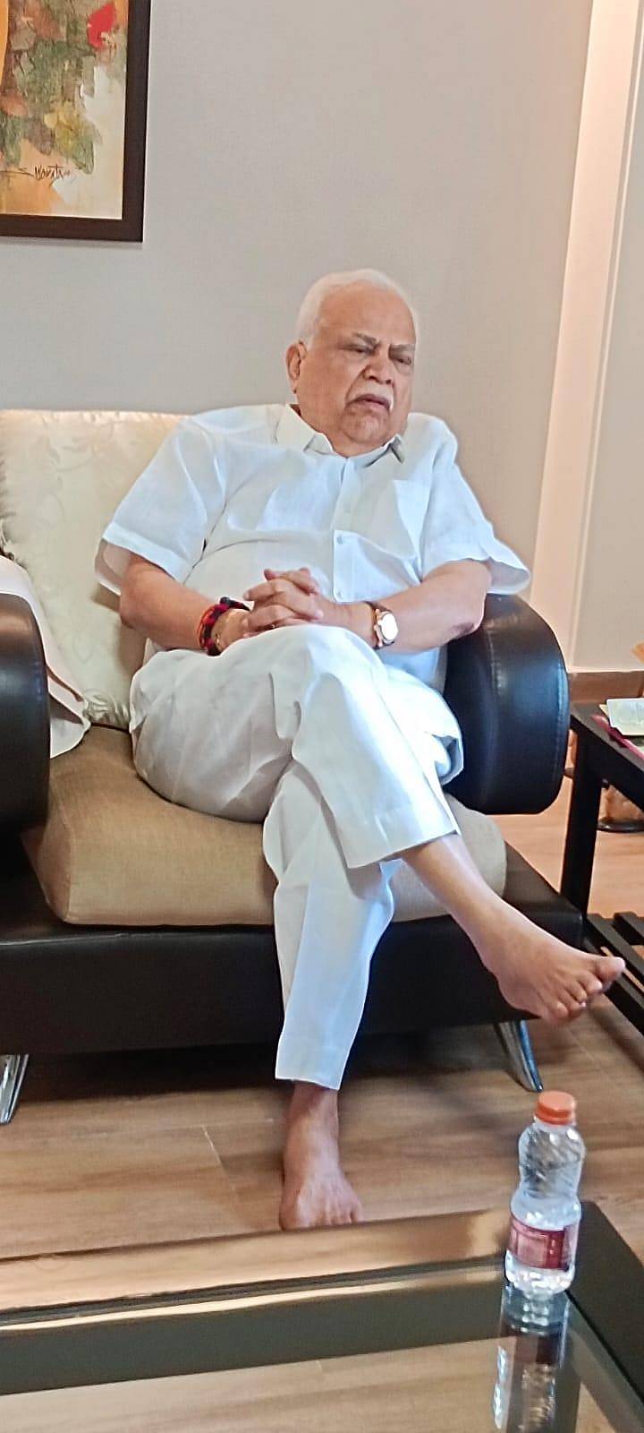 ಹಳಿಯಾಳದಲ್ಲಿ ಶಾಸಕ ಆರ್ ವಿ.ದೇಶಪಾಂಡೆ ಪತ್ರಿಕಾ ಗೋಷ್ಠಿಯಲ್ಲಿ ಮಾತನಾಡಿದರು.