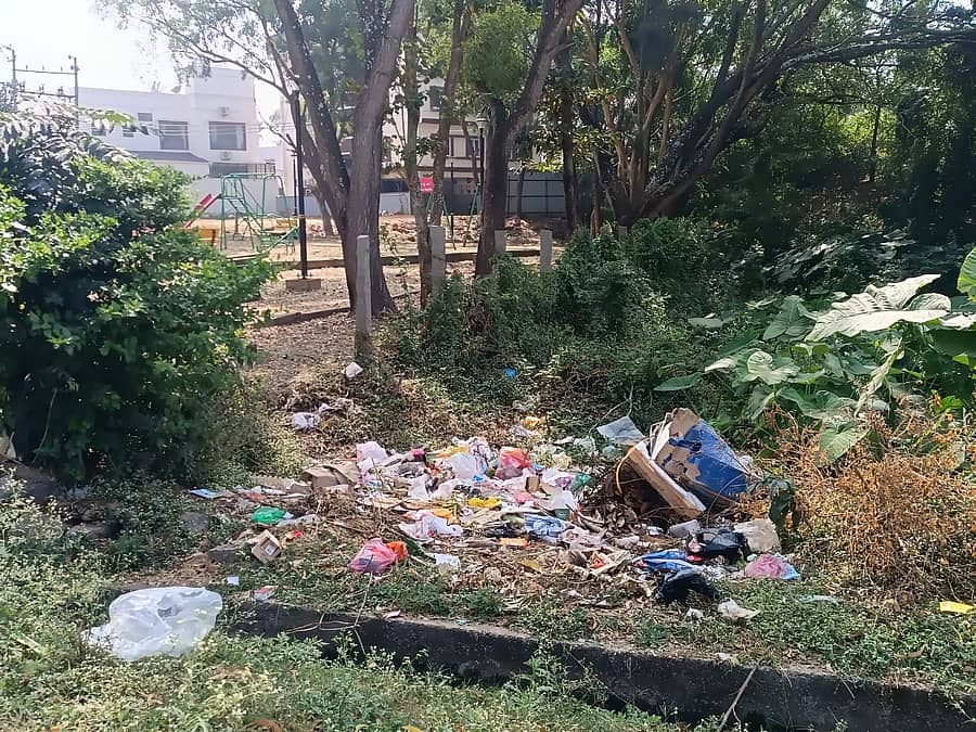 ರಾಮೇಶ್ವರನಗರದ ಐಶ್ವರ್ಯ ಪಾರ್ಕ್‌ ಪಕ್ಕದಲ್ಲಿ ಬಿದ್ದಿರುವ ಕಸದ ರಾಶಿ