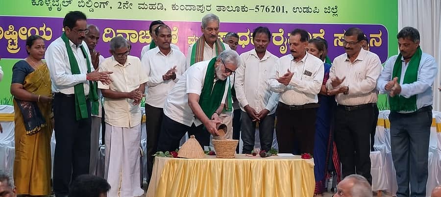 ರಾಷ್ಟ್ರೀಯ ರೈತ ದಿನಾಚರಣೆ ಮತ್ತು ಸಾಧಕ ರೈತರಿಗೆ ಸಮ್ಮಾನ ಕಾರ್ಯಕ್ರಮ ಜರುಗಿತು