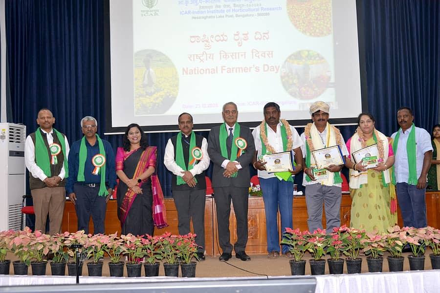 ರೈತ ದಿನಾಚರಣೆಯಲ್ಲಿ ರೈತರನ್ನು ಸನ್ಮಾನಿಸಲಾಯಿತು