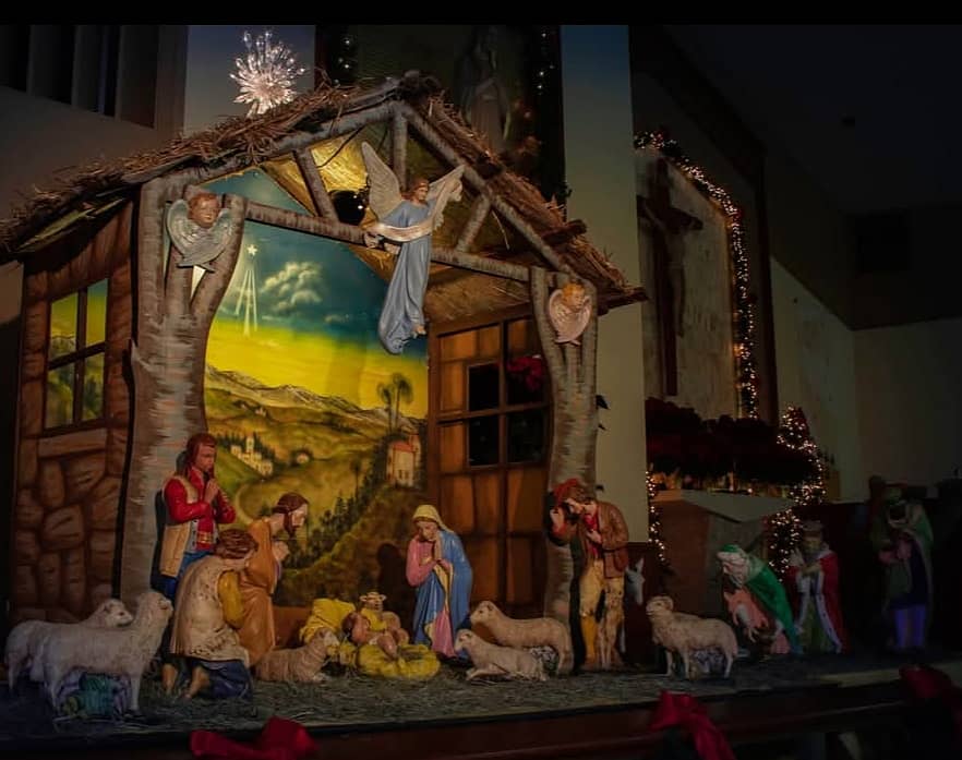 ಹಟ್ಟಿ ಪಟ್ಟಣದ ಕ್ರೈಸ್ತ ಸಮುದಾಯದ ಮನೆಯೊಂದರಲ್ಲಿ ಗೋದಲಿ ನಿರ್ಮಿಸಿರುವುದು