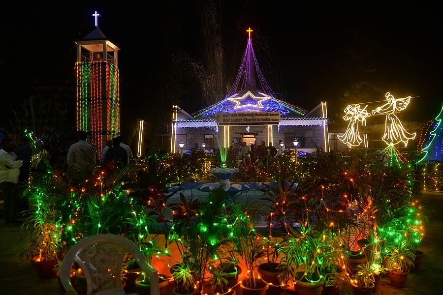 ಕೋಲಾರದ ನಗರದ ಮೆಥೊಡಿಸ್ಟ್ ಚರ್ಚ್ ವಿದ್ಯುತ್ ದೀಪಾಲಂಕಾರದಿಂದ ಕಂಗೊಳಿಸಿತು