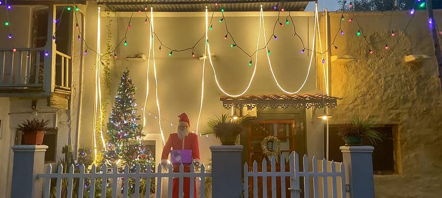 ಕ್ರಿಸ್ಮಸ್ ಅಂಗವಾಗಿ ಗದಗ ಬೆಟಗೇರಿ ಅವಳಿ ನಗರದ ಕ್ರಿಶ್ಚಿಯನ್ ಮನೆಗಳಲ್ಲಿ ದೀಪಾಲಂಕಾರ ಮಾಡಲಾಗಿತ್ತು