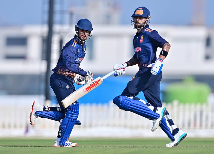 ದೆಹಲಿ ತಂಡದ ನಿತೀಶ್ ರಾಣಾ ಮತ್ತು ವಿರಾಟ್ ಕೊಹ್ಲಿ ಓಟ –ಪ್ರಜಾವಾಣಿ ಚಿತ್ರ/ಪ್ರಶಾಂತ್ ಎಚ್.ಜಿ