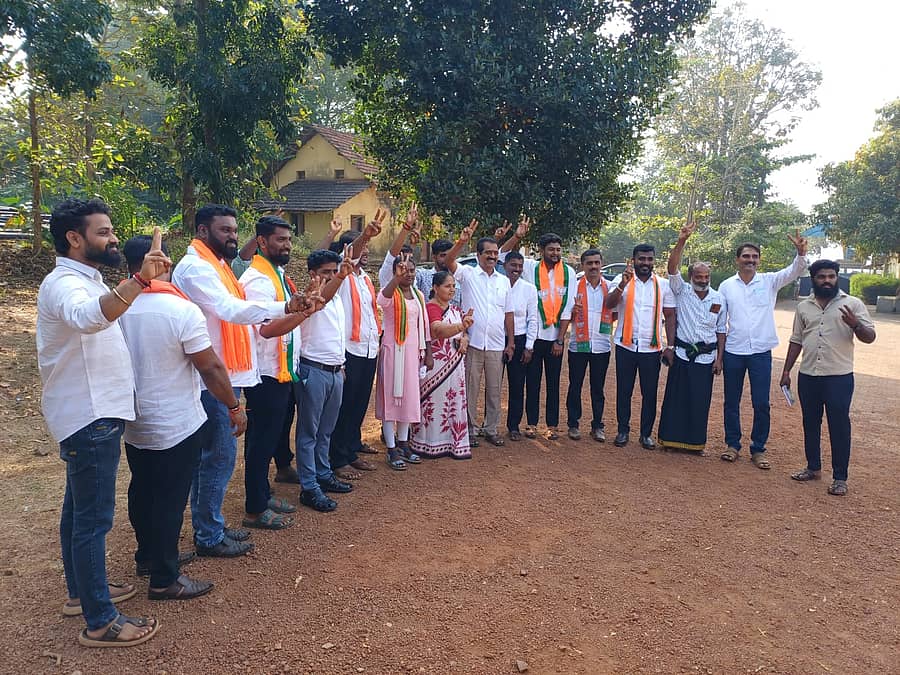 ಕಿನ್ನಿಗೋಳಿ ಪಟ್ಟಣ ಪಂಚಾಯಿತಿಯ ಚುನಾವಣೆಯಲ್ಲಿ ಬಿಜೆಪಿಯಿಂದ ಚುನಾಯಿತರಾದ ಸದಸ್ಯರನ್ನು ಶಾಸಕ ಉಮಾನಾಥ ಕೋಟ್ಯಾನ್ ಕೇಂದ್ರದಲ್ಲಿ ಅಭಿನಂದಿಸಿದರು